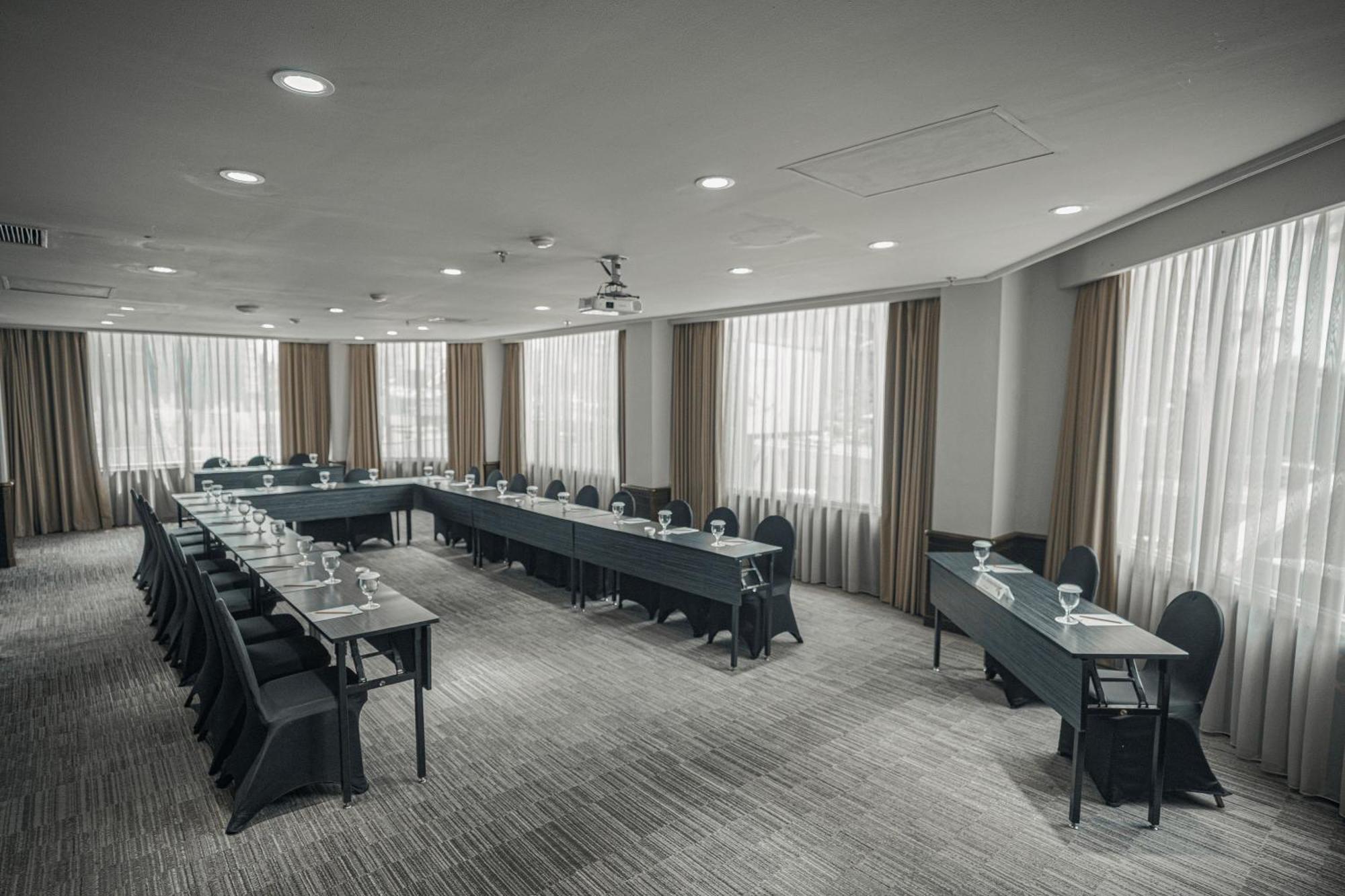 Hotel Kimaya Slipi Jakarta By Harris Exterior photo